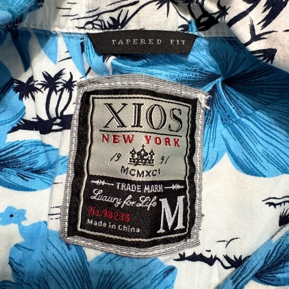 🌺 XIOS New York Hawaiian Shirt | Men’s Size M | Blue Floral | - Picture 3 of 3